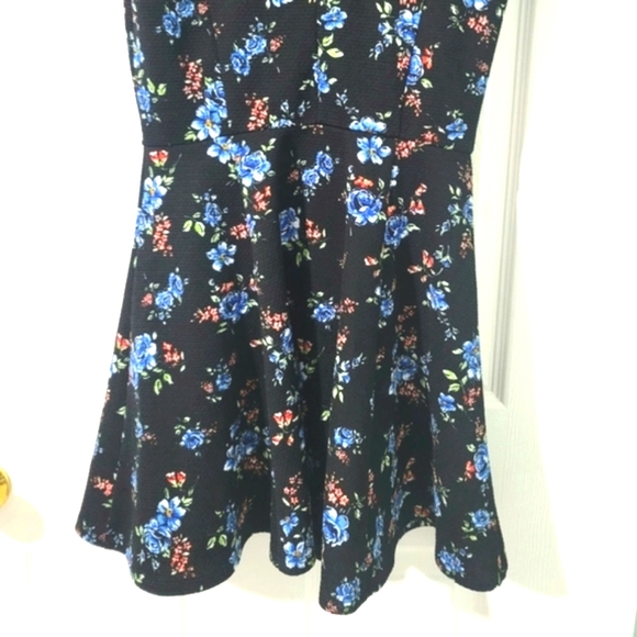 Jessica Simpson Women's Pleated Floral Dress Size M - Picture 6 of 11